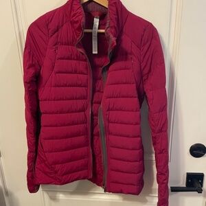 LULULEMON LIGHT WIGHT WATER RESISTANT JACKET.